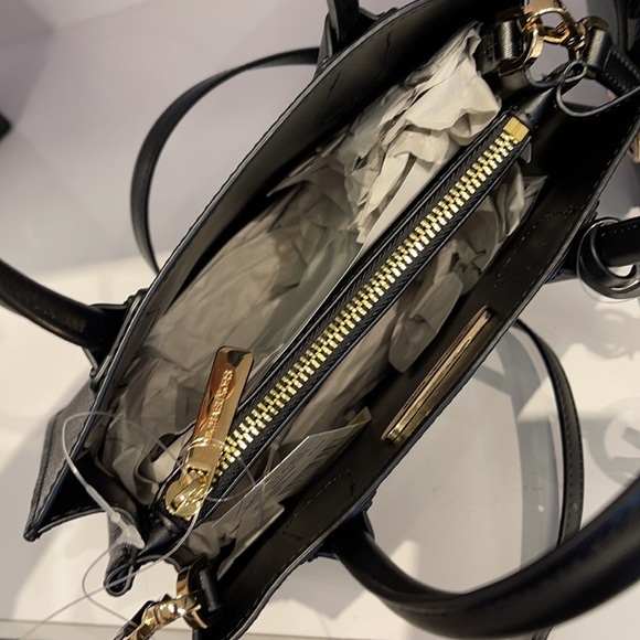 Michael Kors Mercer Medium Pebbled Leather Crossbody Bag - Picture 7 of 16